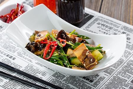 Прессованные щеки с черными грибами