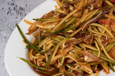 Свиные уши с маслом чили