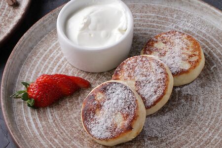 Сырники со сметаной