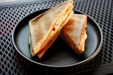 Сендвич с копченой курицей