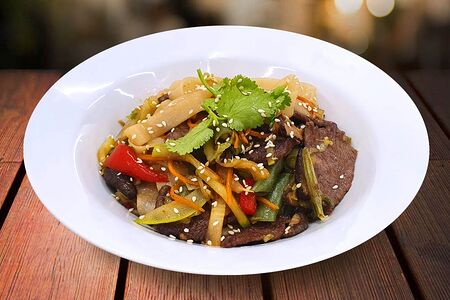 Лапша Wok рисовая с говядиной