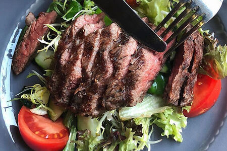 Теплый салат с мраморной говядиной