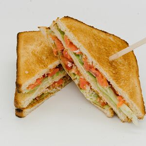 Цезарь Сэндвич с лососем