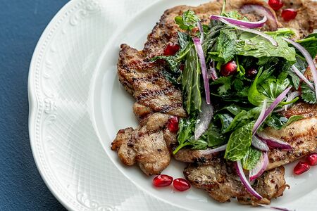 Куриное бедро с зеленью