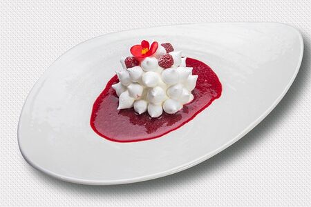 Не Павлова с джелато из смородины