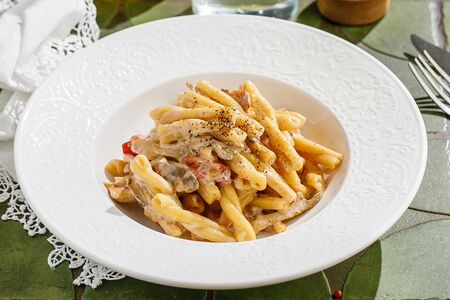Паста с сезонными грибами и курой