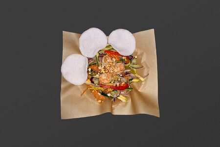 Салат с креветками⁣⁣