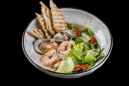 Салат с морепродуктами