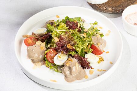 Салат с куриной печенью