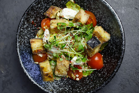 Салат с хрустящими баклажанами