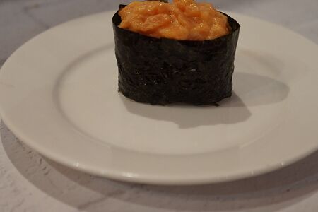 Острый угорь в нори