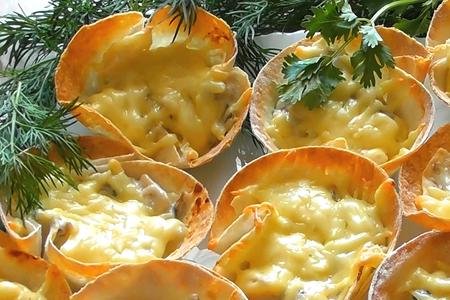 Жюльен из грибов и курицы в лаваше