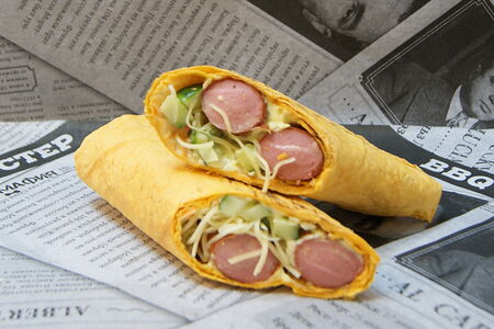 Сырная шаурма с сосисками