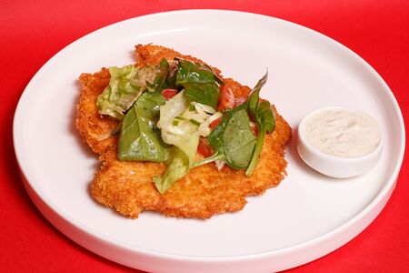 Шницель из цыпленка с соусом тартар
