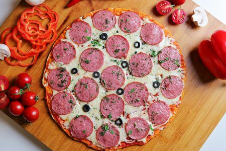 Пицца Салями