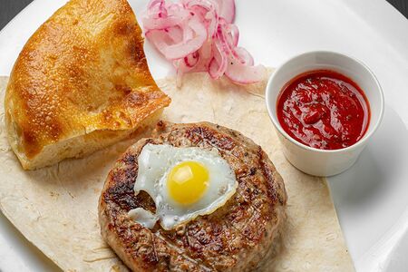 Бифштекс из лосятины и свинины