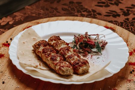 Люля-кебаб из баранины в лаваше