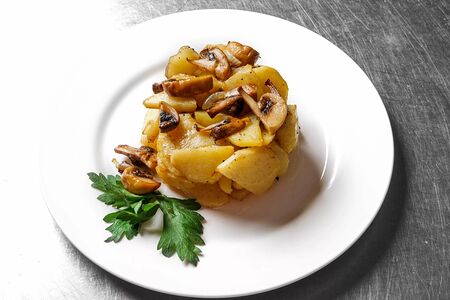 Картофель жареный с грибами