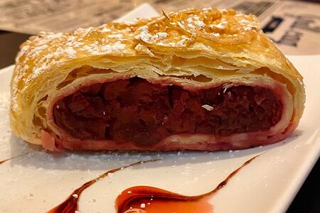 Штрудель вишневый