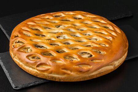 Пирог с курицей и грибами