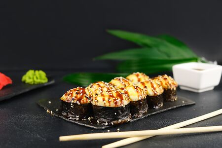 Ролл запеченный с креветкой