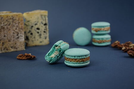 Макарон Дорблю с грецким орехом