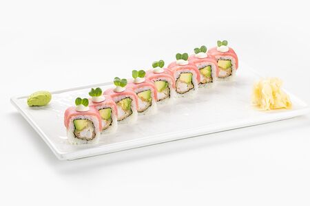 Ролл с тунцом, креветкой темпура и авокадо