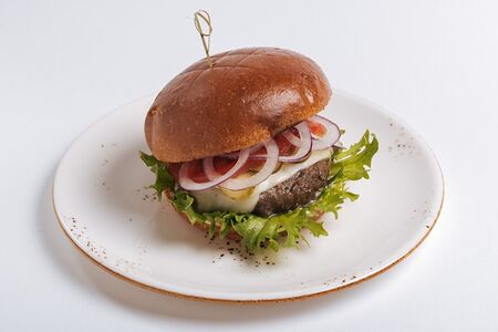 Бургер с котлетой из лосятины