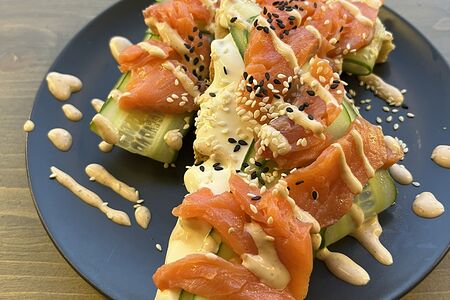 Венская вафля Лосось, сливочный сыр и свежий огурец