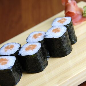 Ролл с лососем 6 шт