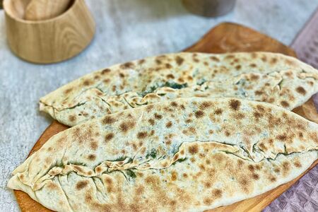 Женгялов хац с зеленью и сыром