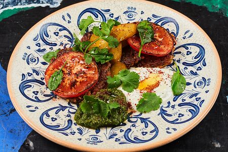 Латкес с яблочной арисой и лабане