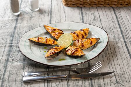 Мидии Том Ям