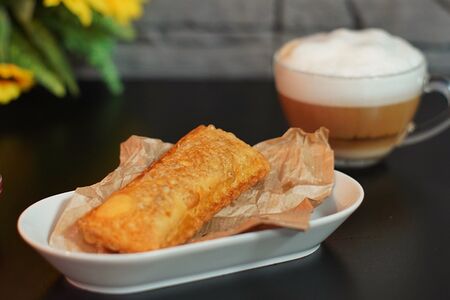 Пирожок с вишней