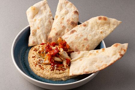 Хумус с курицей