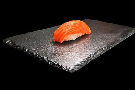 Суши с лососем