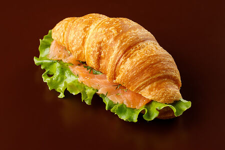 Круассан с семгой