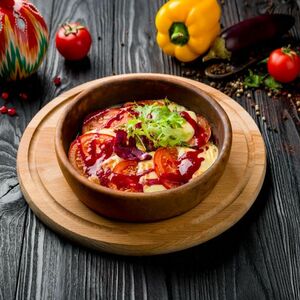 Сулугуни, запеченный с помидором и зеленью