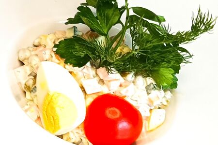 Салат Оливье с деревенской колбасой