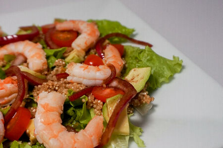 Креветка с киноа