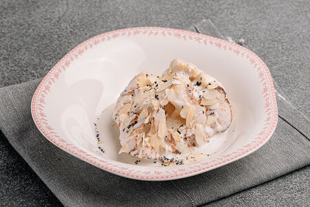 Стейк из цветной капусты в соусе карри