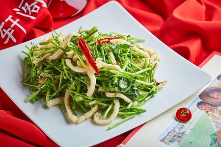 Кальмары, жаренные с кинзой