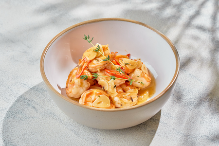 Креветки жареные с чесноком