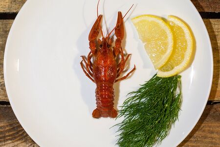 Мелко-средние вареные раки в соусе песто