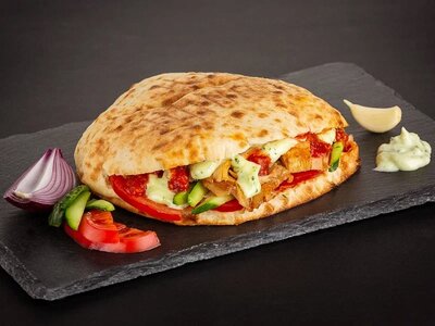 Шаурма с курицей в лепешке