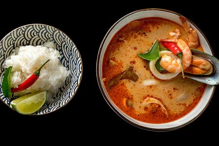 Тайский суп Том ям с морепродуктами