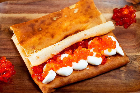 Блин Королевский с красной икрой и творожным сыром XL