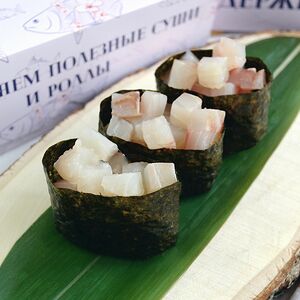 Гункан с окунем