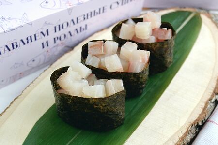 Гункан с окунем