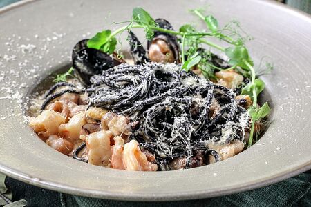 Спагетти nero с морепродуктами